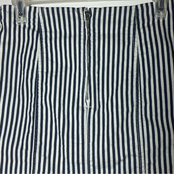 Jolt Striped Blue and White Denim Mini Skirt with back zipper Size 7/28 - Picture 6 of 6